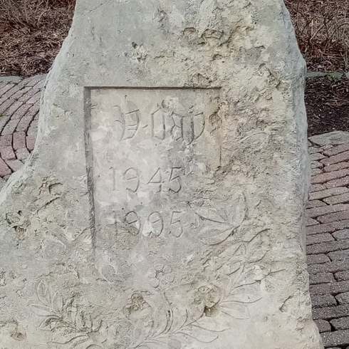 Stèle" V-DAY 1945-1995"